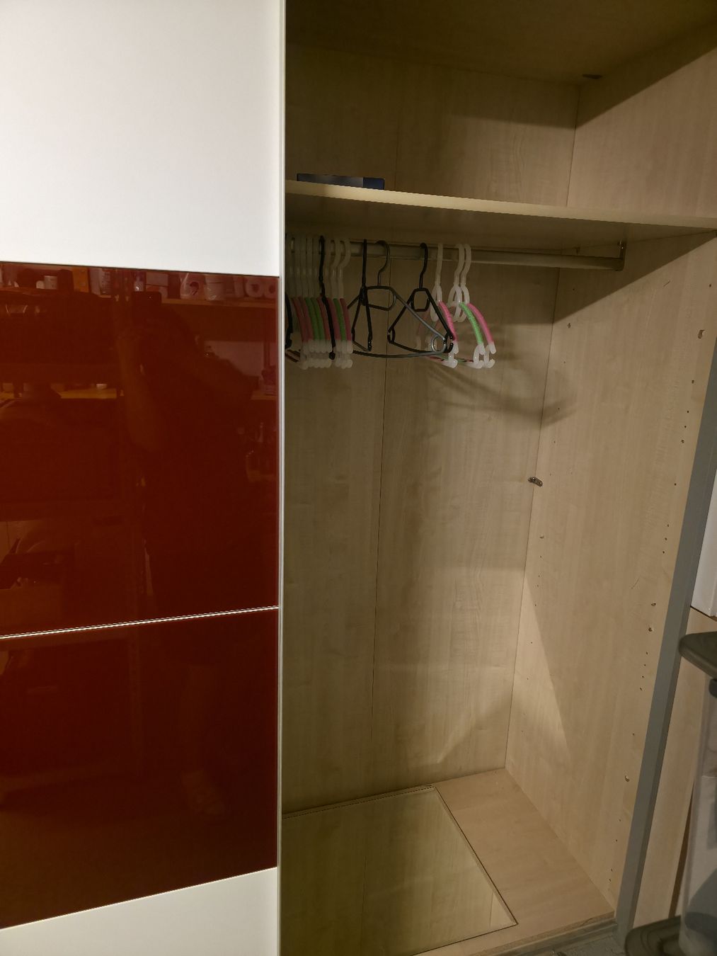 Armadi: Kleiderschrank Schiebetüren 200cm – Usato da Menziken venduto da TheManiimal 1