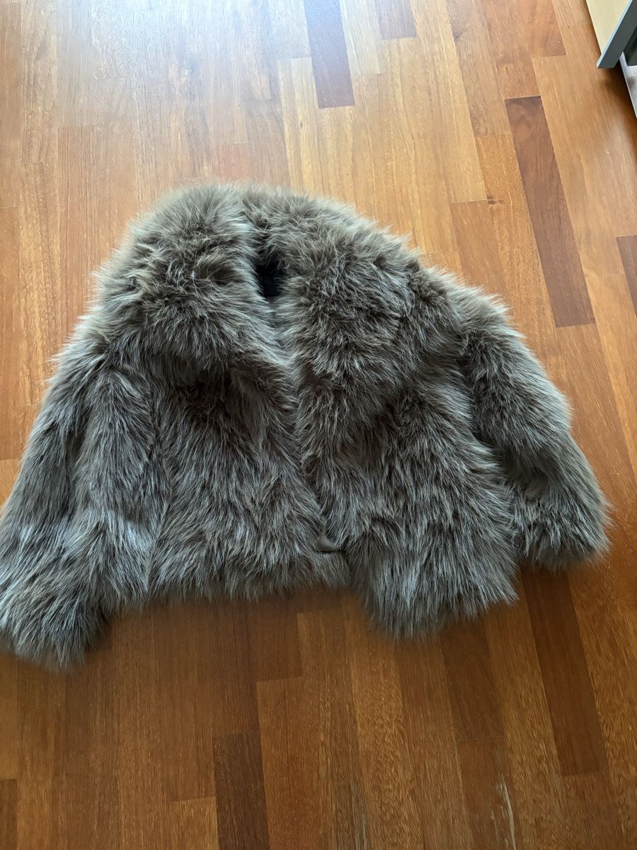 Zara Vestes: Modische Felljacke – D'occasion à Zofingen par Gcurto 1