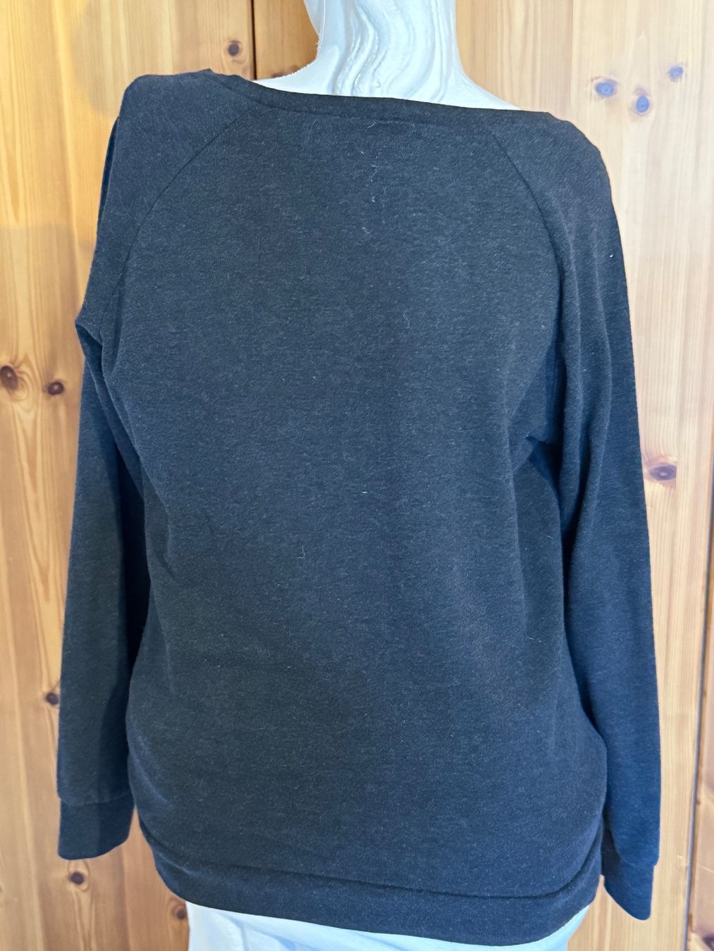 Maglioni & Felpe: Lässiger Pullover mit Aufdruck, Gröss M grau – Usato da Hundwil venduto da Sandysan1702 1