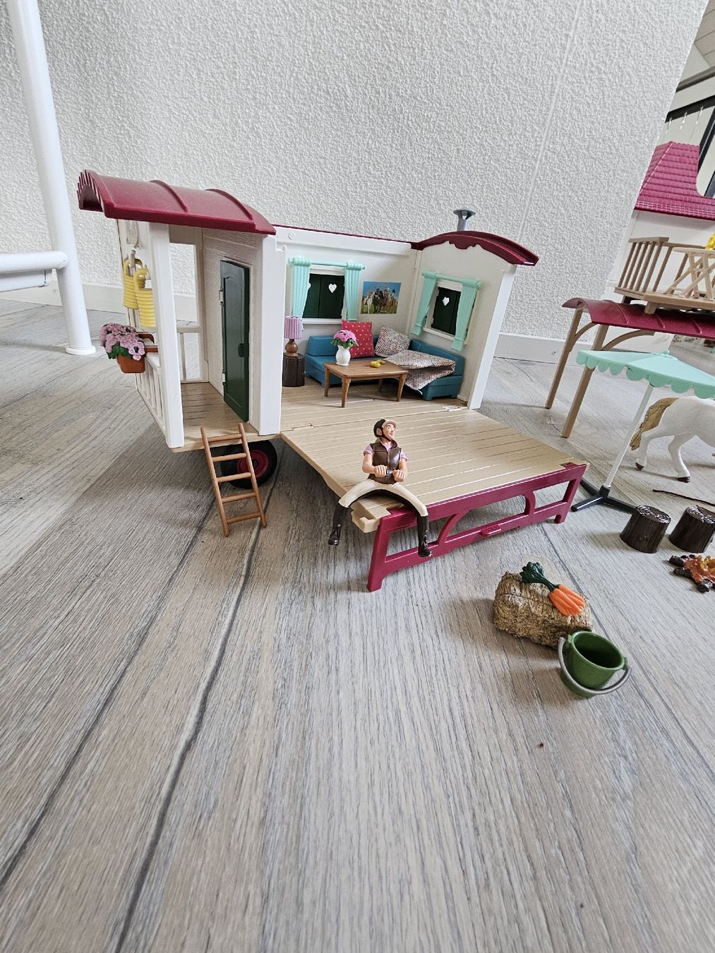Schleich Giocattoli: schleich 42415 Wohnwagen – Usato da Bätterkinden venduto da Pescelino 1