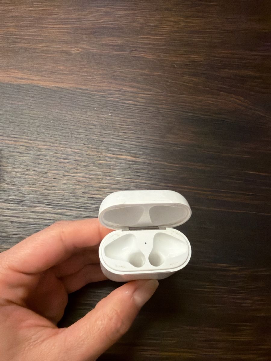 Apple Caricabatterie: Apple AirPods Ladecase 1. Generation – Usato da Bern venduto da jeanine_bieri 1