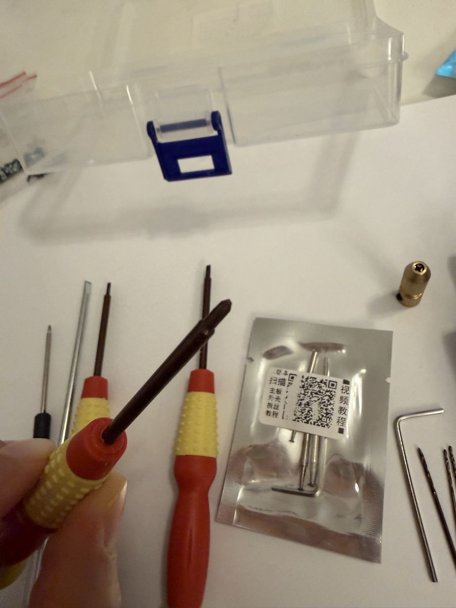 Tutti gli attrezzi: Nintendo Switch Schrauben Set screws with repair tool kit – Usato da Zürich venduto da arr_vq5w 5