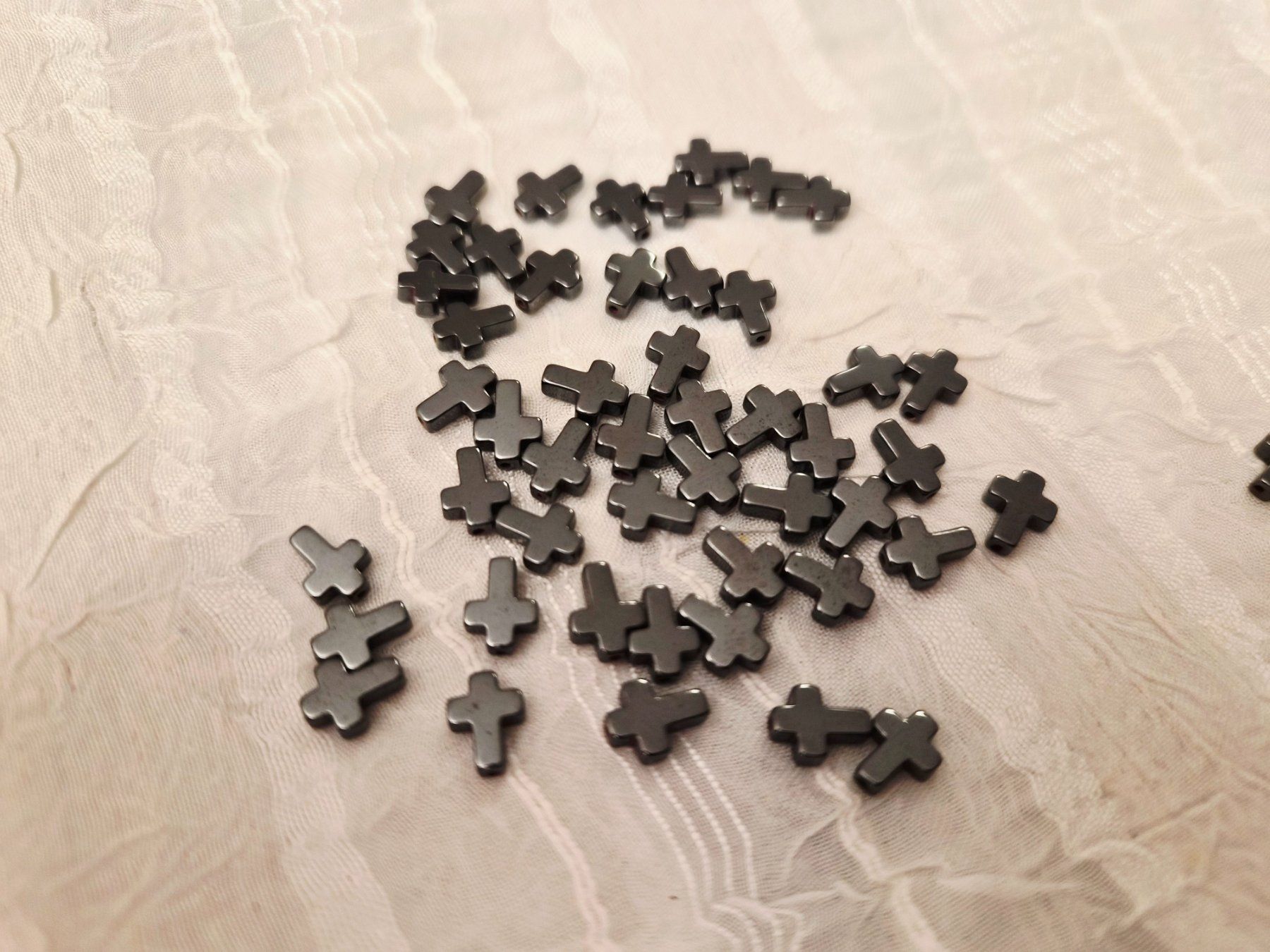 Perle (finte): 10 stk Hänatitperlen kreuz 6mm – Nuovo (secondo la descrizione) da Dietikon venduto da Eleda