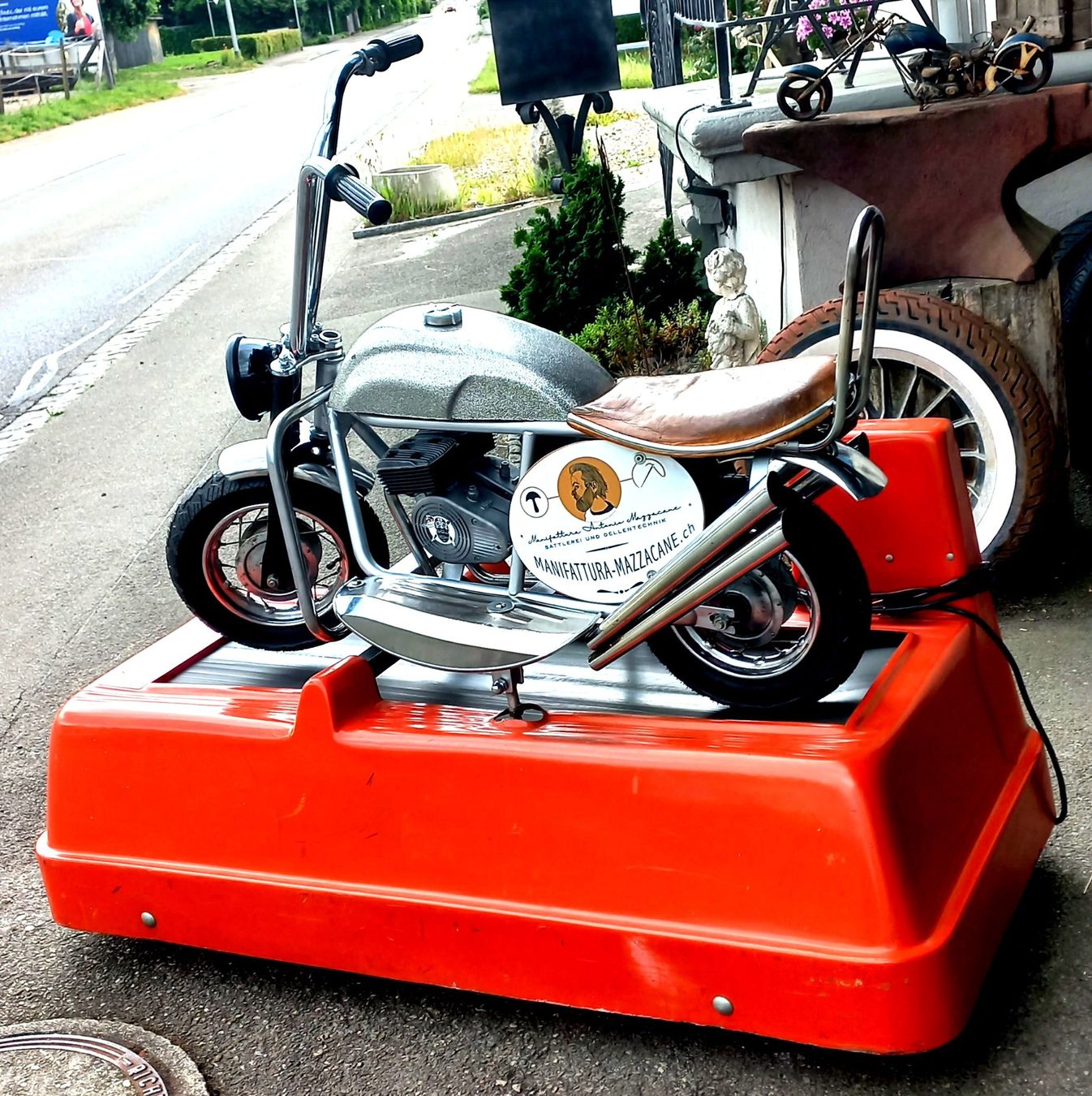 Giocattoli: Motorrad-Karusell vor der Migros von ca. 1970 – Usato da Baar venduto da 2cvbaar 8