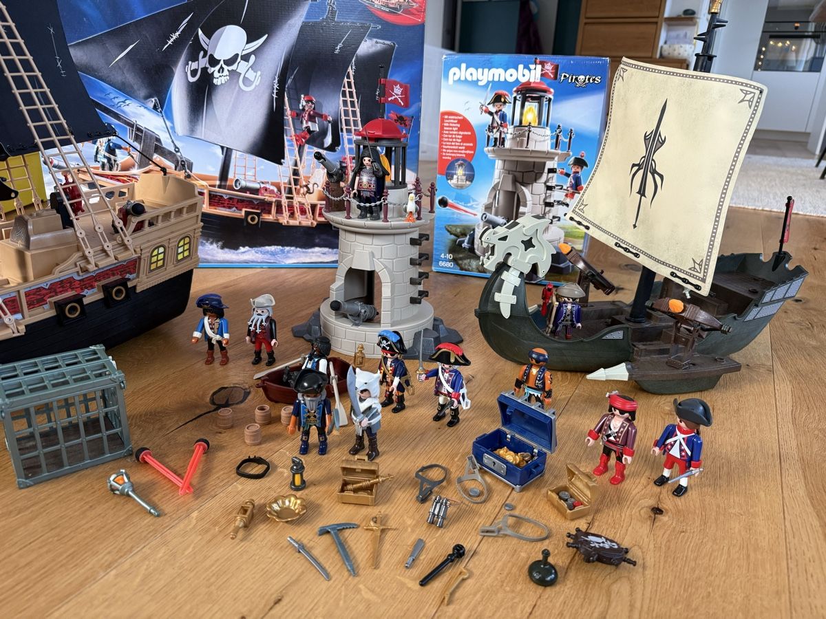 Playmobil Giocattoli: PLAYMOBIL Set: Piratenschiffe mit Leuchtturm – Usato da Steinmaur venduto da kbraun01 5
