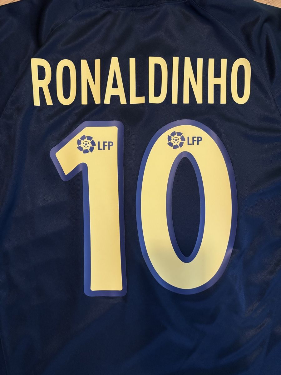 Nike Canottiere & Pantaloni: FC Barcelona Trikot Ronaldinho – Usato da Zürich venduto da ChampShirts 2