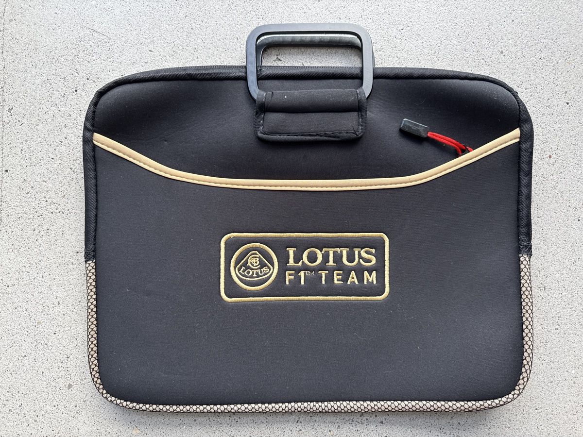 Borse: Laptoptasche Formel 1 Lotus Team – Usato da Richterswil venduto da Solemare47Nicole