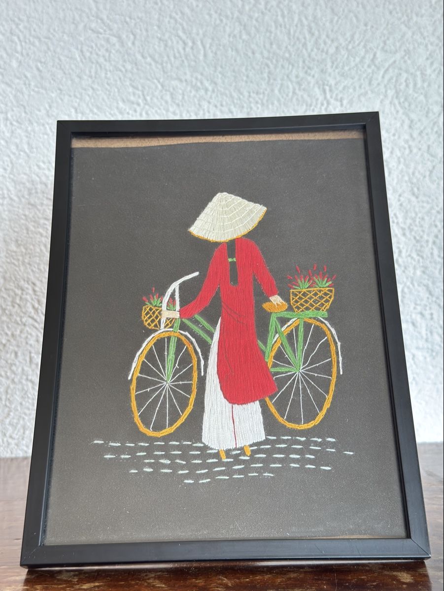 Foto & Immagini: Gerahmtes Stickbild aus Asien  Vintage – Usato da Bern venduto da hugo_sophian