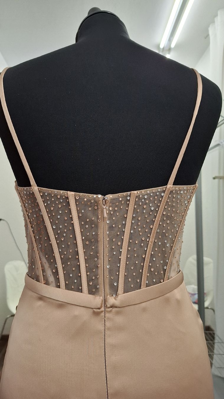 Vestiti: Abendkleid Gold  – Nuovo (secondo la descrizione) da Uster venduto da VMT. 5