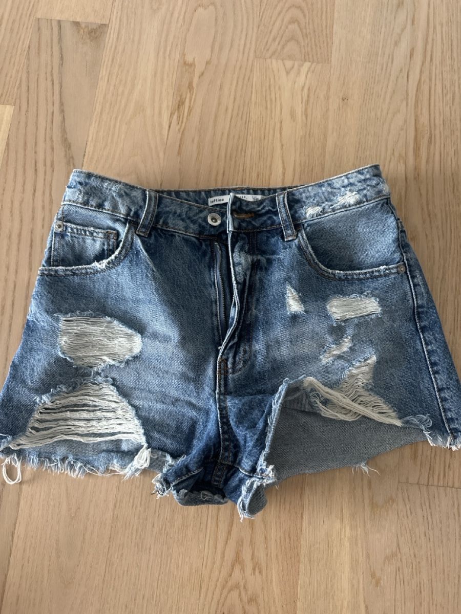 Jeans: Jeans Shorts – D'occasion à Pfäffikon SZ par JasminS.