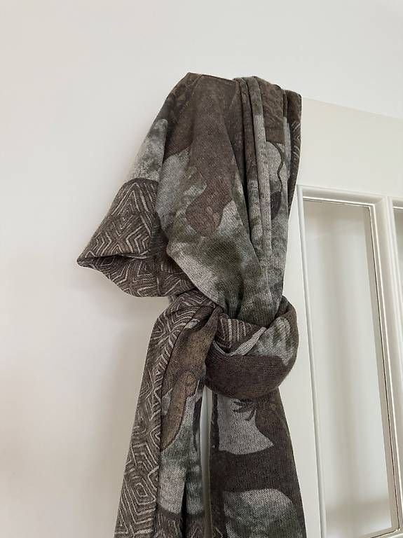 Foulard & Sciarpe: Grosser Hemisphere Kaschmir Schal  – Usato da Zollikon venduto da loulou10