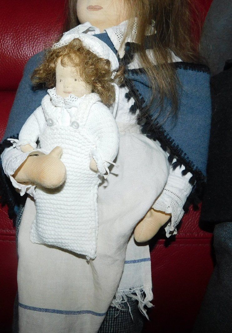 Bambole: Ruth Scheidegger Puppen-Pärchen mit Baby, ca. 58 cm – Usato da Villnachern venduto da Schnugelchen 1