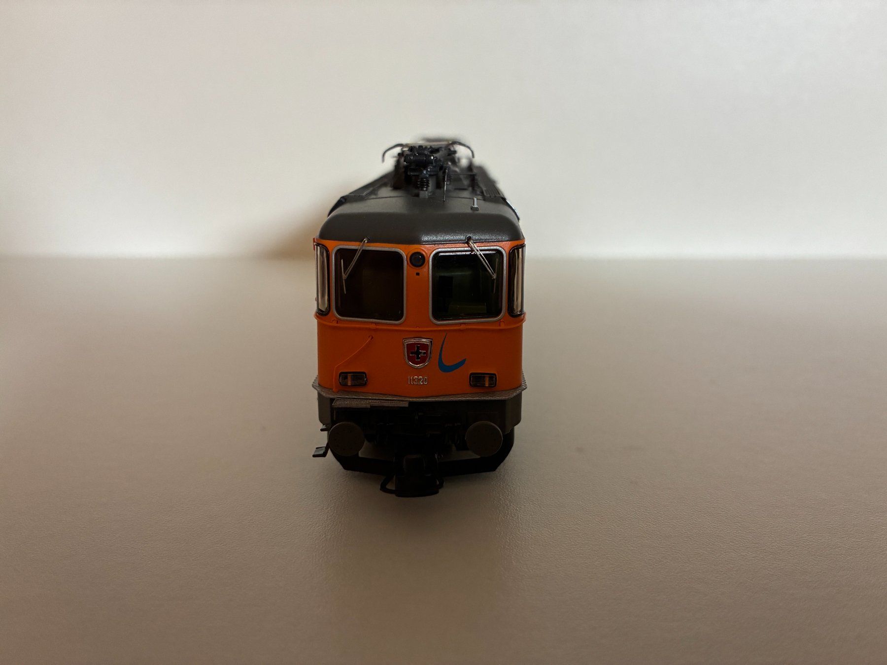 Roco Modelleisenbahnen: Roco 73375 CFF SBB Re 4/4 II InterregioCargo – Neu und originalverpackt aus Le Pâquier-Montbarry von Patroni0 3