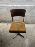 Chaise d'écolier vintage, bois et métal - super look!