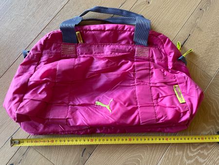 Kleine Sporttasche von Puma, ca 40 cm lang, ca. 20 Liter