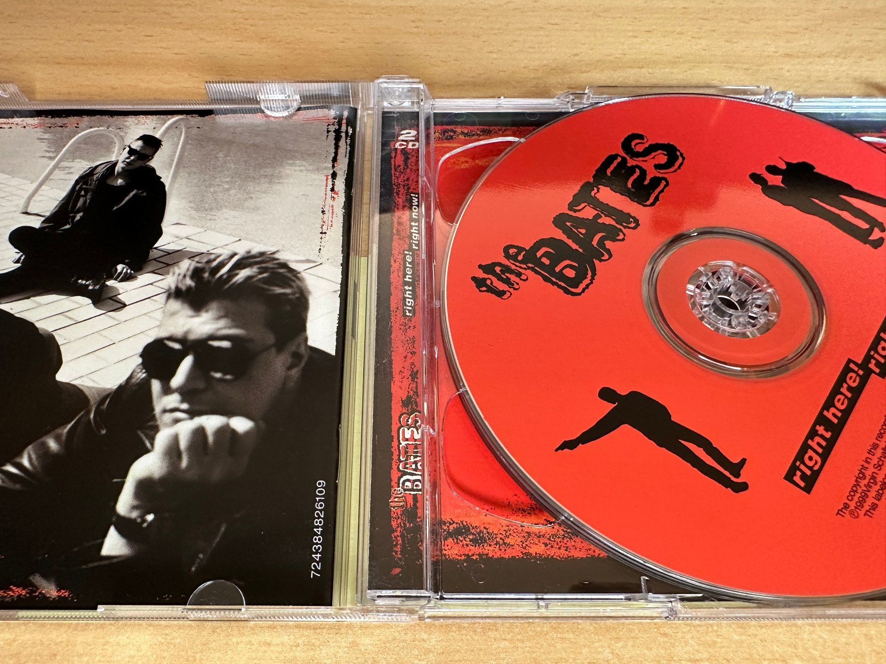 CD: B2 The Bates – Right Here! Right Now! - 2 CD – Usato da Rikon im Tösstal venduto da Alpenmutz 2