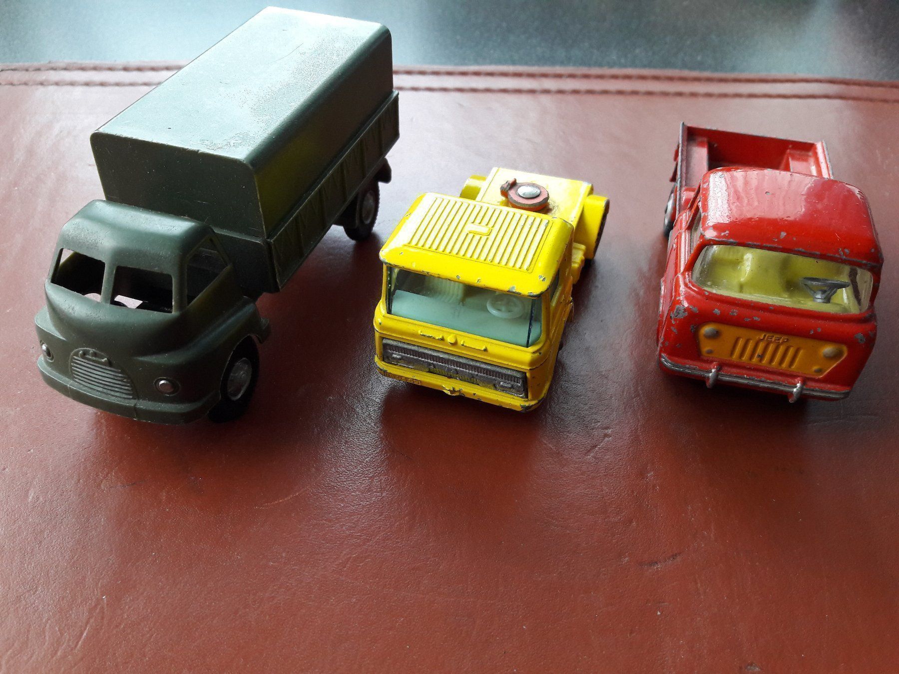 Matchbox Modellini d'auto: 3 Lastwagen – Usato da Zollikerberg venduto da Kaugo