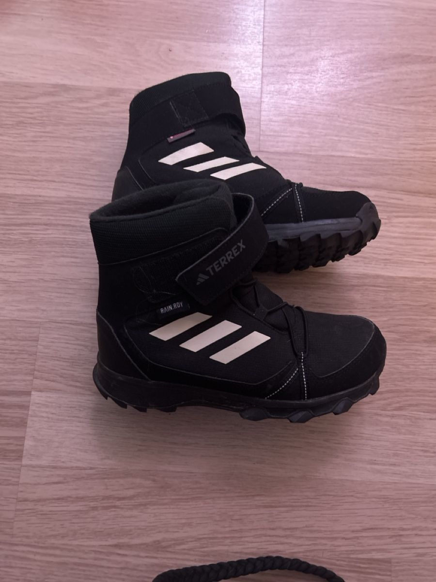 Adidas Scarpe per ragazzi: Bottes comme neuve! – Usato da La Chaux-de-Fonds venduto da tuoro25