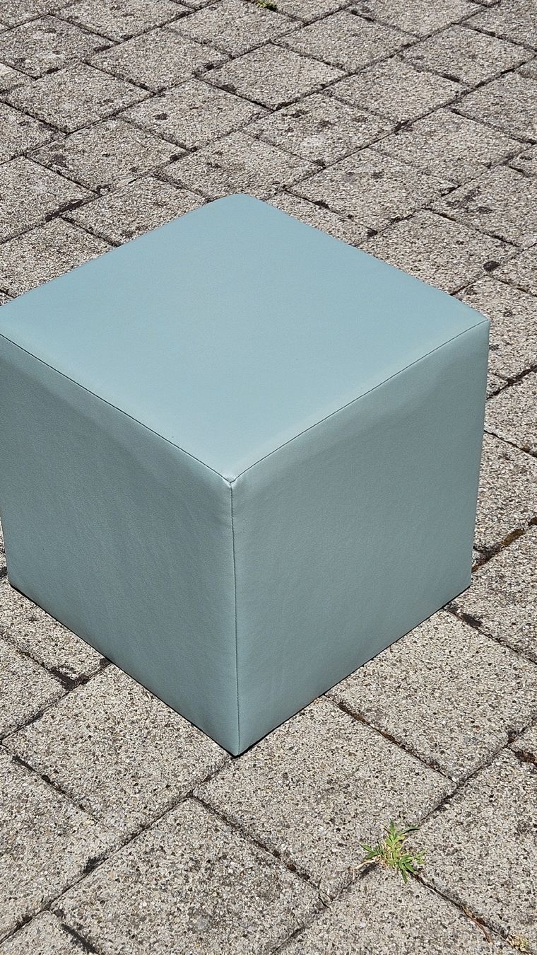 Hocker: Hocker – Neu (gemäss Beschreibung) aus Wikon von jojo812