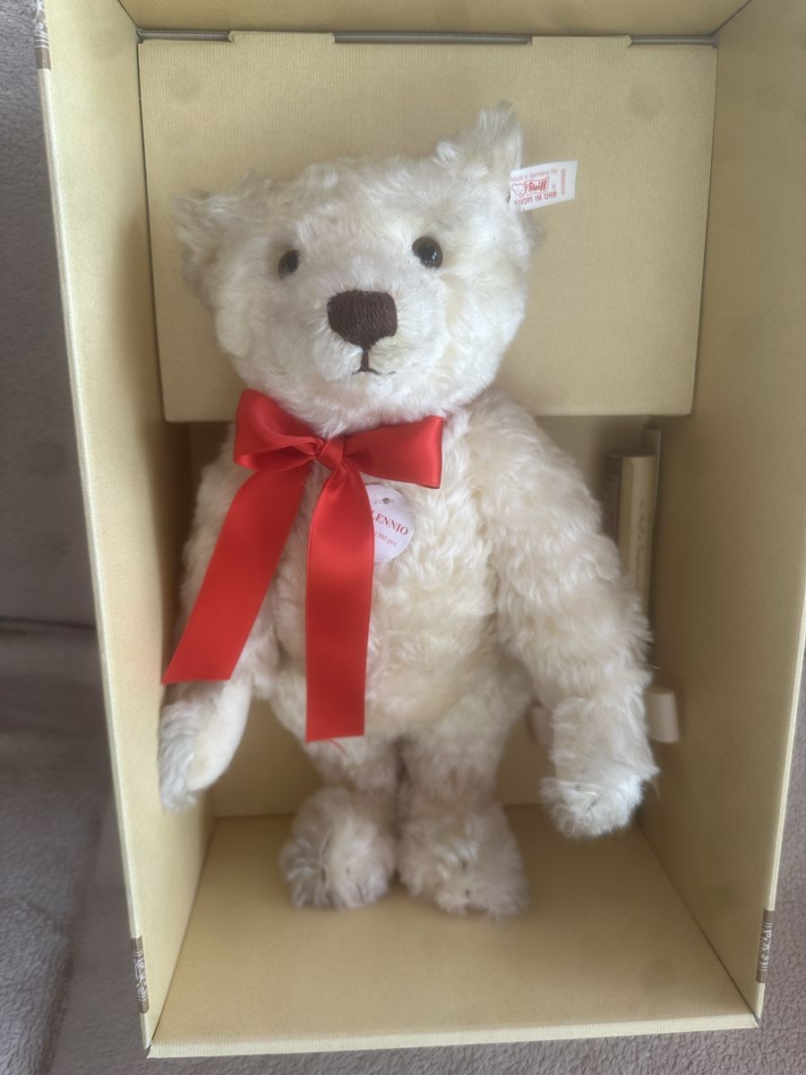 Steiff Spielzeuge: Millenium Steiff Teddy 35 cm  – Neu (gemäss Beschreibung) aus Herbriggen von Sehrazade