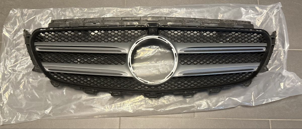 Mercedes-Benz Alle Autoersatzteile: Mercedes W213 Kühlergrill – Gebraucht aus Zug von KoSaZ