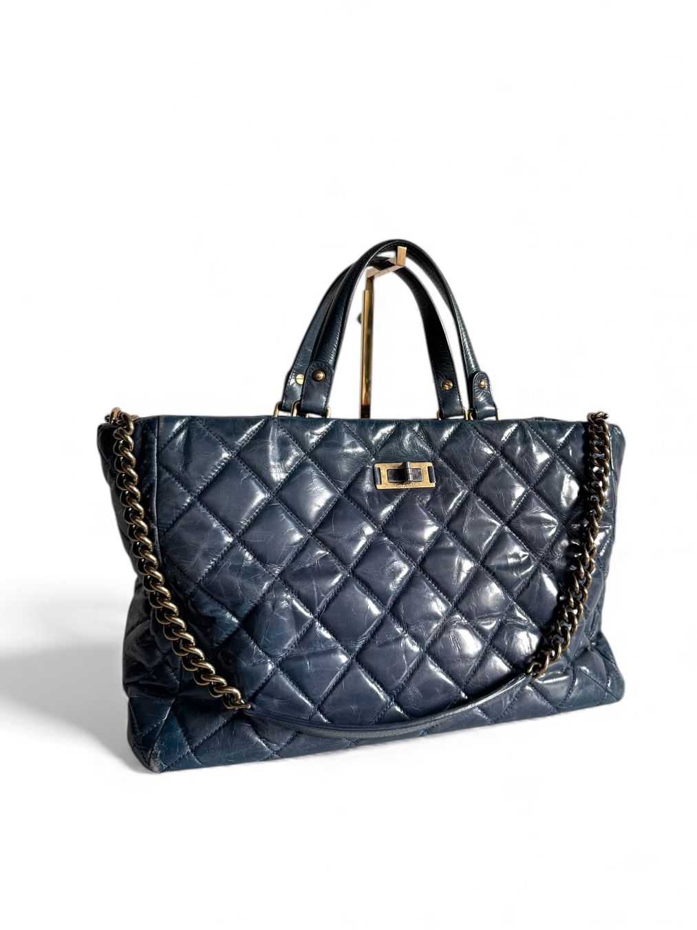 Chanel Taschen für Damen: CHANEL 2.55 Reissue Glazed Tote Tasche – Gebraucht aus Kriens von hannaandkiko 1