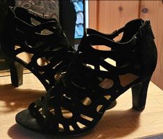 Schwarze Sommersandalen mit Absatz, Gr. 38