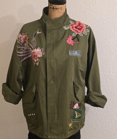 Zara Frühlingsjacke, Khaki mit Stickereien, Grösse M, Neu