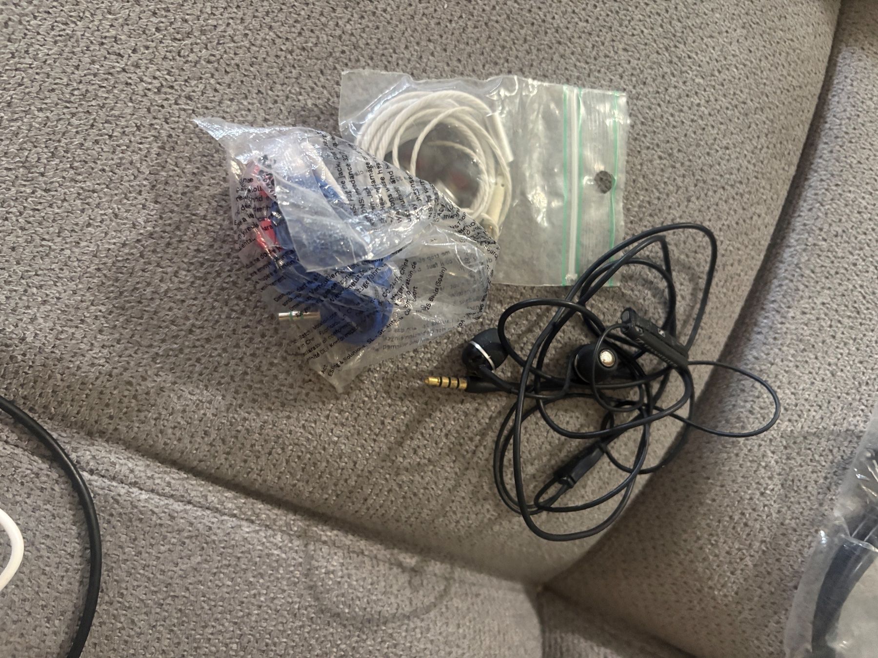 Câbles: Lot USB Kabel, Glasfaser und Kopfhörer – D'occasion à Luzern par Fusspilze 5
