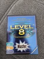 Level 8 Das Kartenspiel