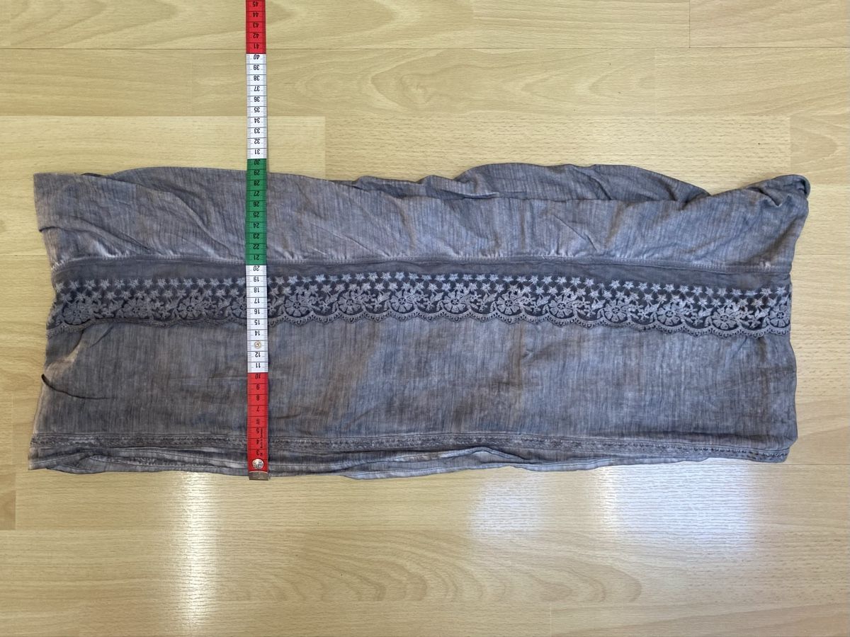 Nile Foulard & Sciarpe: Nile Loop-Schal grau mit Spitzenbesatz  – Nuovo (secondo la descrizione) da Buochs venduto da H16 5