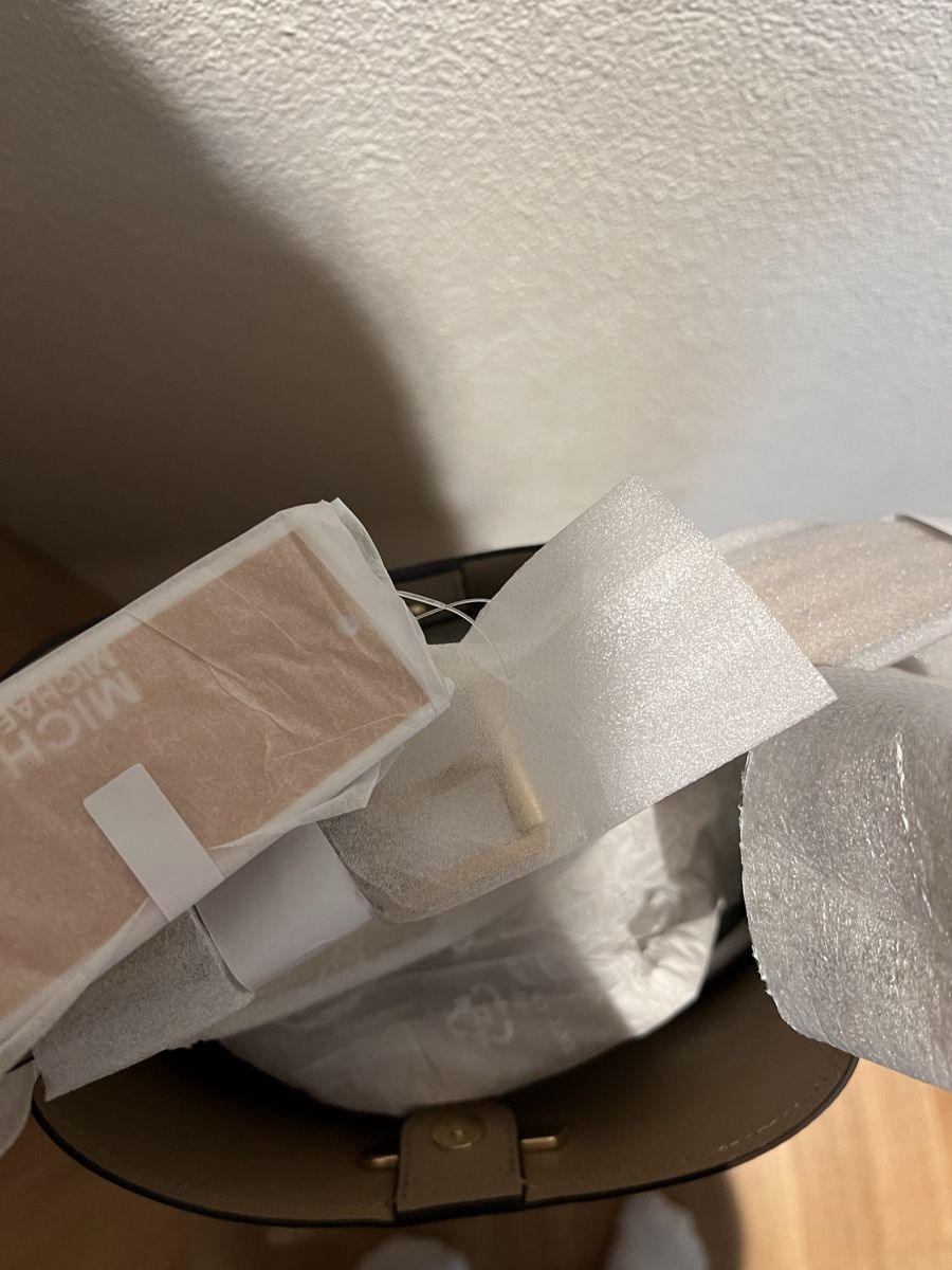 Michael Kors Sacs femmes: michael kors tasche NEU – Neuf avec emballage d'origine à Dübendorf par lea_jjl 3