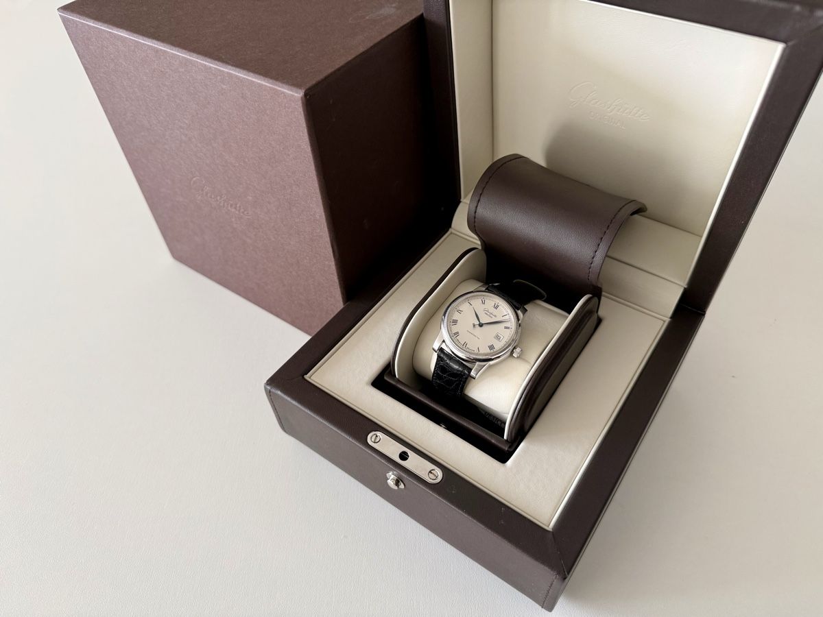 Glashütte Uhren: GLASHÜTTE Original Senator Automatic Date, New Alligator str – Gebraucht aus Le Mont-sur-Lausanne von LycaGallery 9