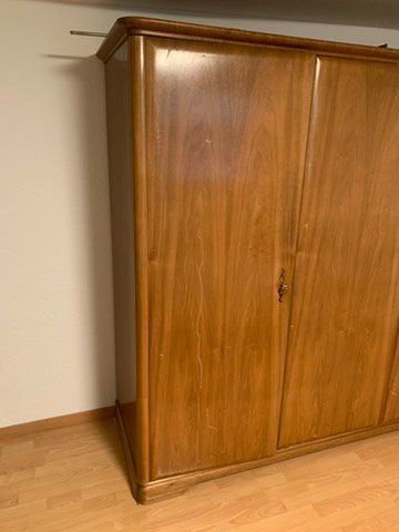 Schränke: Geräumiger Mid-Century Schrank – Gebraucht aus Zürich von del_b79q 1