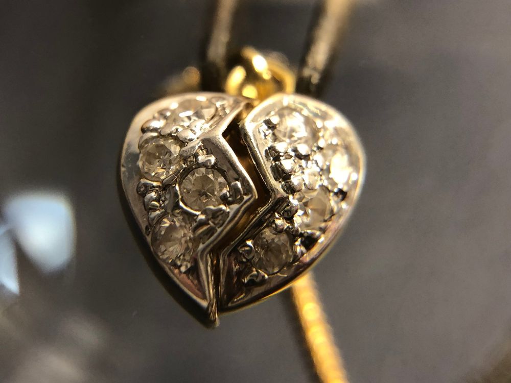 Orecchini pendenti & Orecchini a lobo: Ohrstecker "Broken Heart" aus 18 Karat Gelbgold Au 750 – Usato da Bern venduto da bombich 7