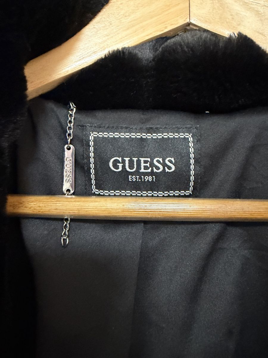 Guess Cappotti: Kunstfelljacke Guess schwarz – Usato da Zürich venduto da mbu_z9ch 1