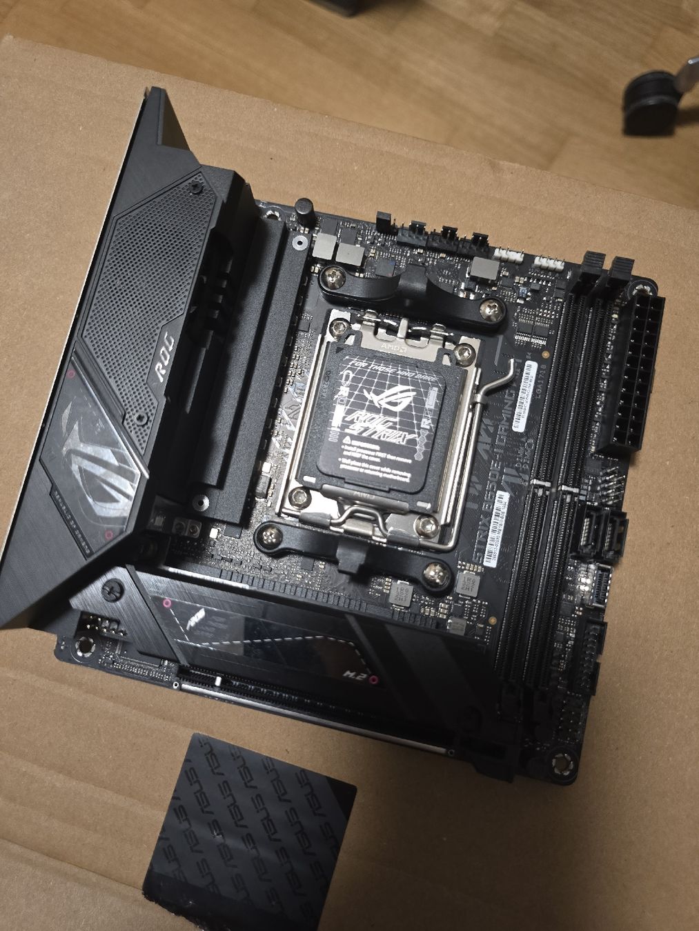 Asus Cartes mère: Carte mère ASUS ROG STRIX B650E-I GAMING Mini-ITX – D'occasion à Blonay par t0smo 1