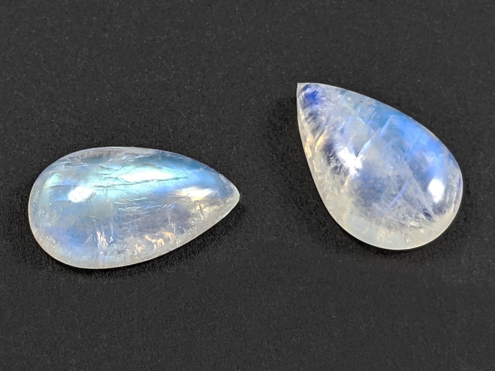 Minerali & Pietre curative: Regenbogen Mondstein Cabochon 20mm 2Stk. – Nuovo e nell'imballaggio originale da Meilen venduto da StoneGarden