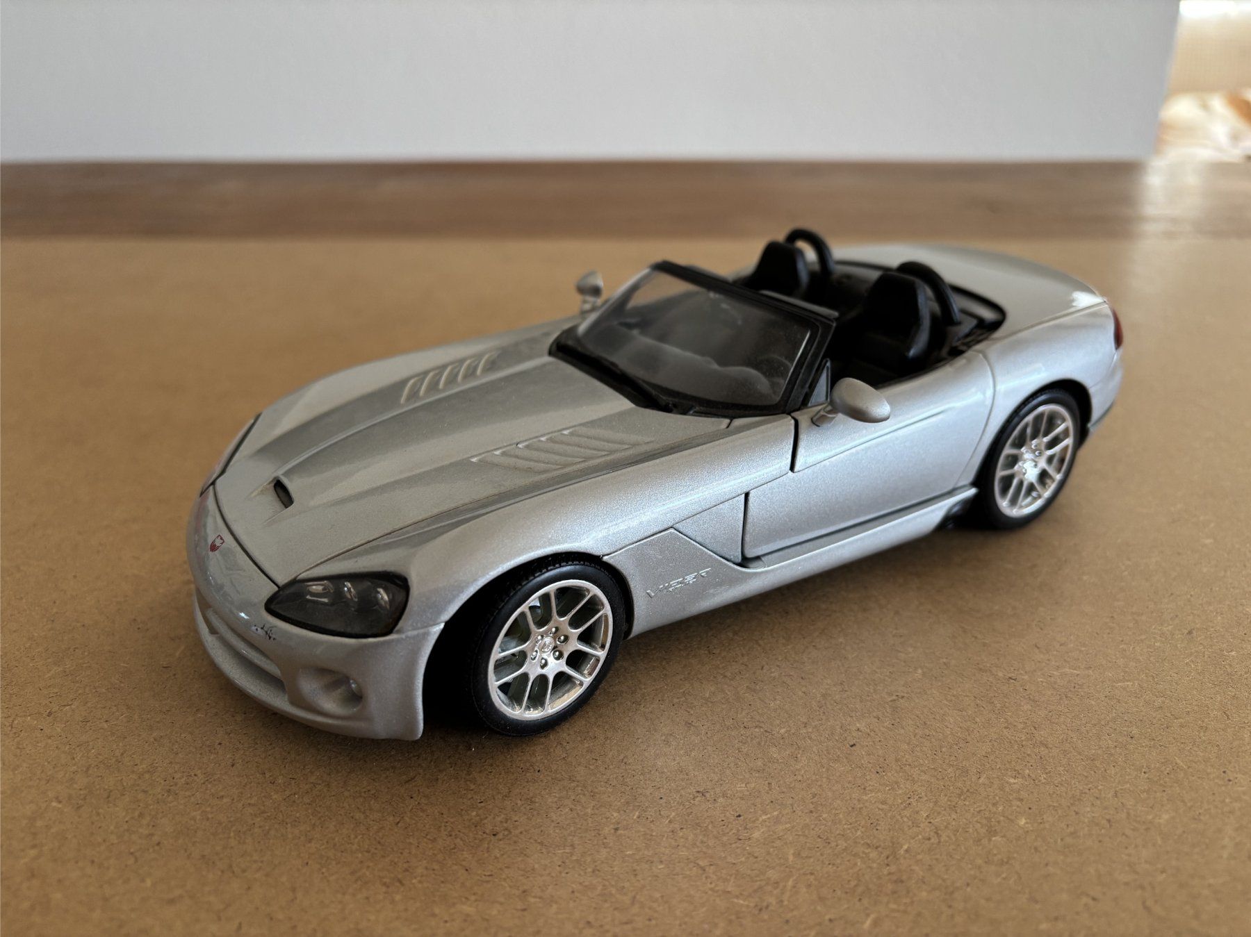 Maisto Modellini d'auto: DODGE VIPER 2002 SRT - SILVER 1:18 – Usato da Rickenbach SO venduto da steinerhome 2