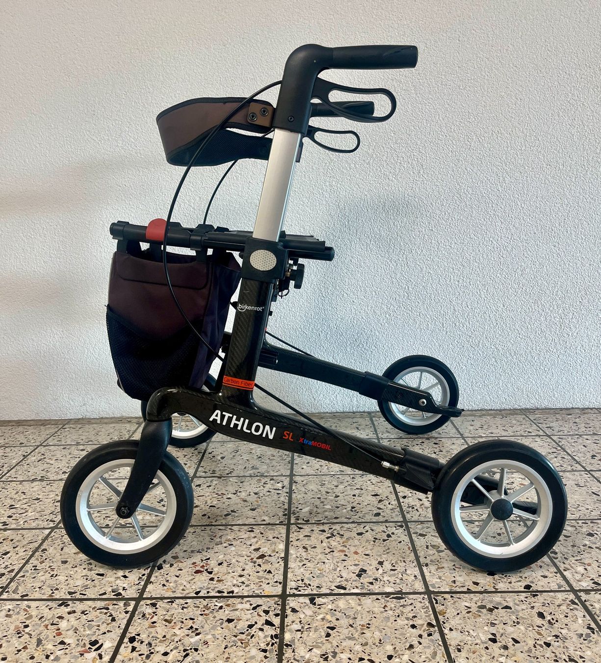 Ausili per la deambulazione: Leichter Carbon Rollator Athlon SL XtraMobil. – Usato da Zürich venduto da Dmbz 8