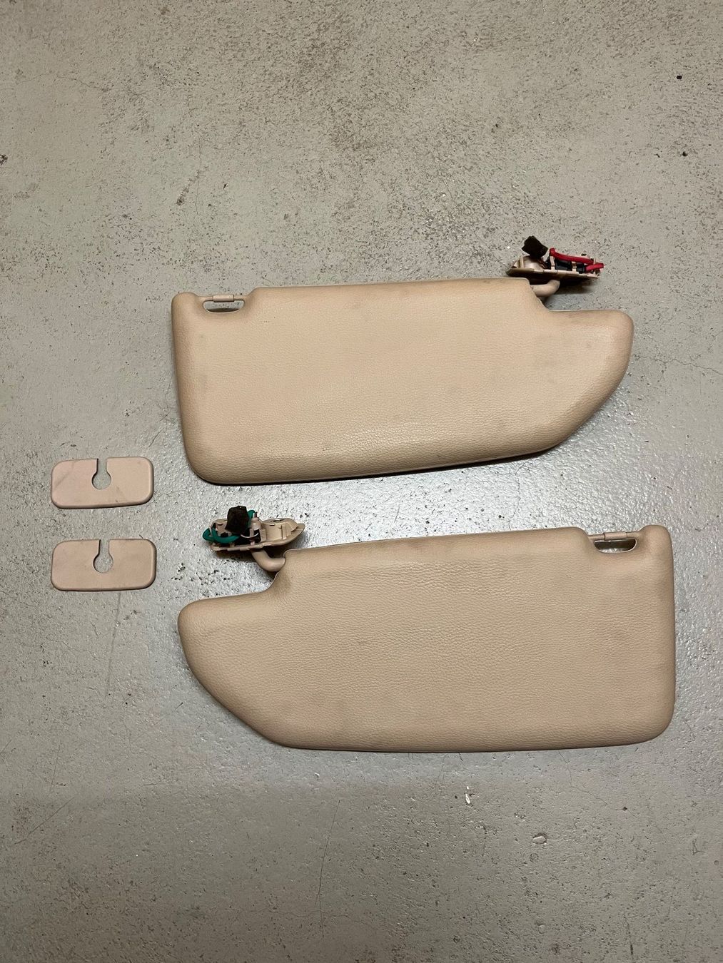 Volvo Alle Autoersatzteile: Volvo Sonnenblenden Satz - Beige – Gebraucht aus Bischofszell von VolvoT5 2
