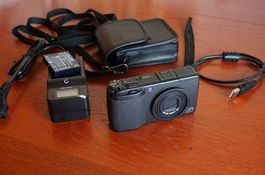 Ricoh GR Digital II CCD-Sensor 10.3 MP Kompaktkamera 2 Akku