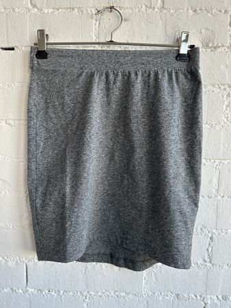 Grauer Mini- Jupe mit elastischem Bund / Gr. XS