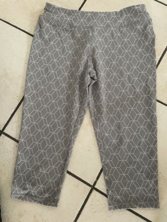 Graue Capri Sport Leggings mit Muster, Ideal für den Sommer!