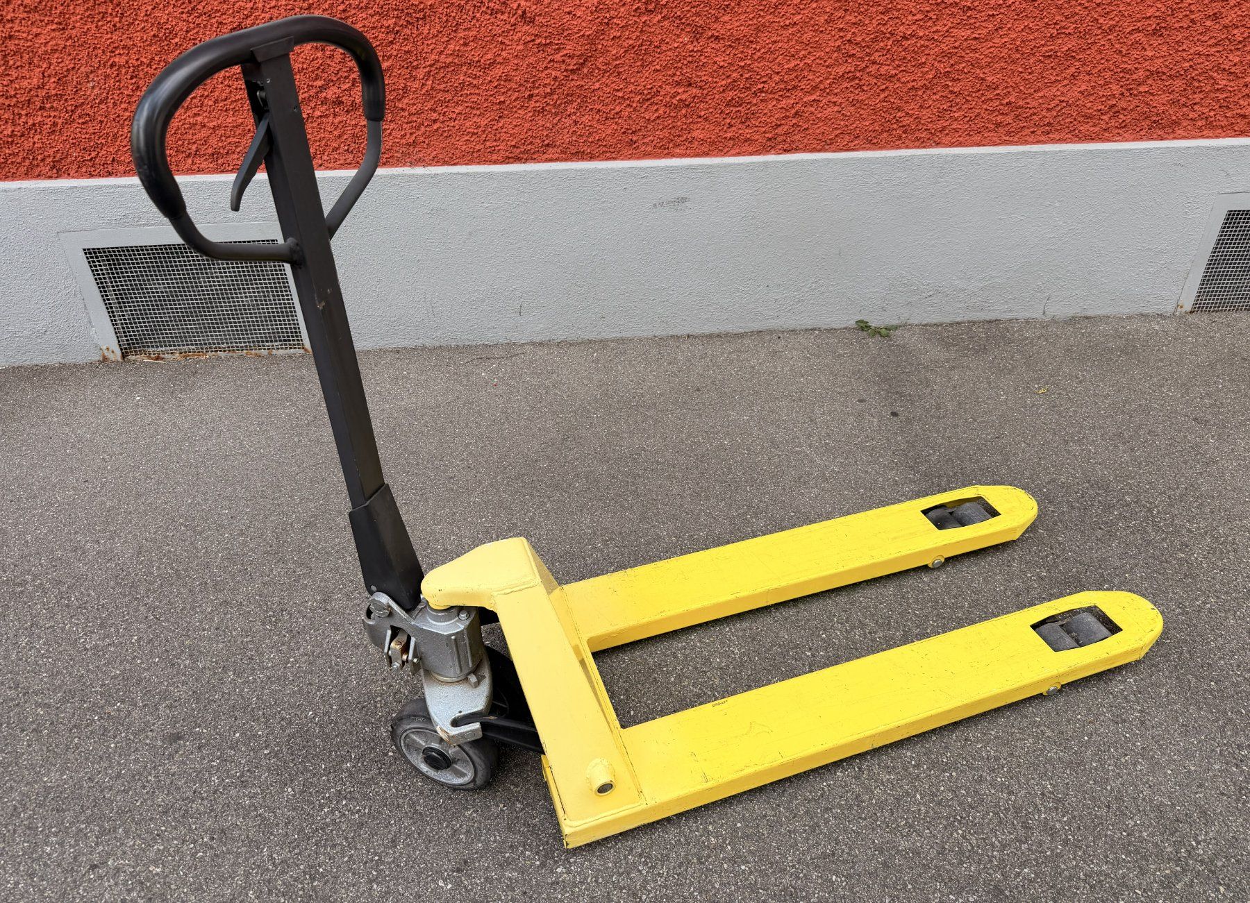 Carrelli elevatori e a forche: Palettenrolli – Usato da Zürich venduto da Enoooo