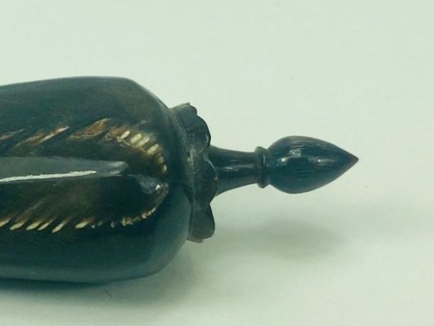 Anhänger: Amulett Horn oder Zahnstocher Behälter antik, handgeschnitzt – Gebraucht aus Zürich von Arche_Brockenhaus 6