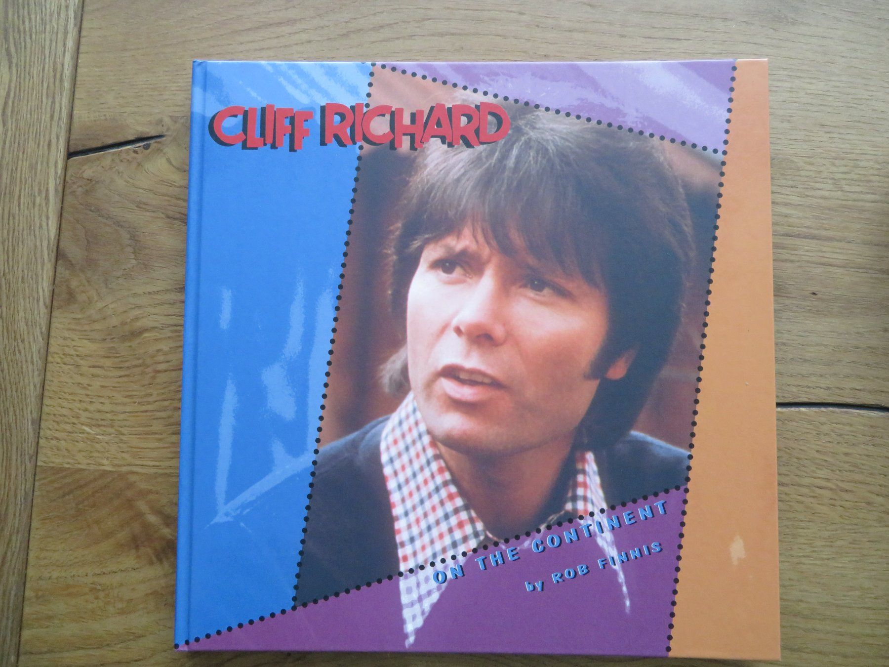 CD: Cliff Richard - On The Continent - 4CD Box-Set – Nuovo (secondo la descrizione) da Zürich venduto da max_cp5f 5