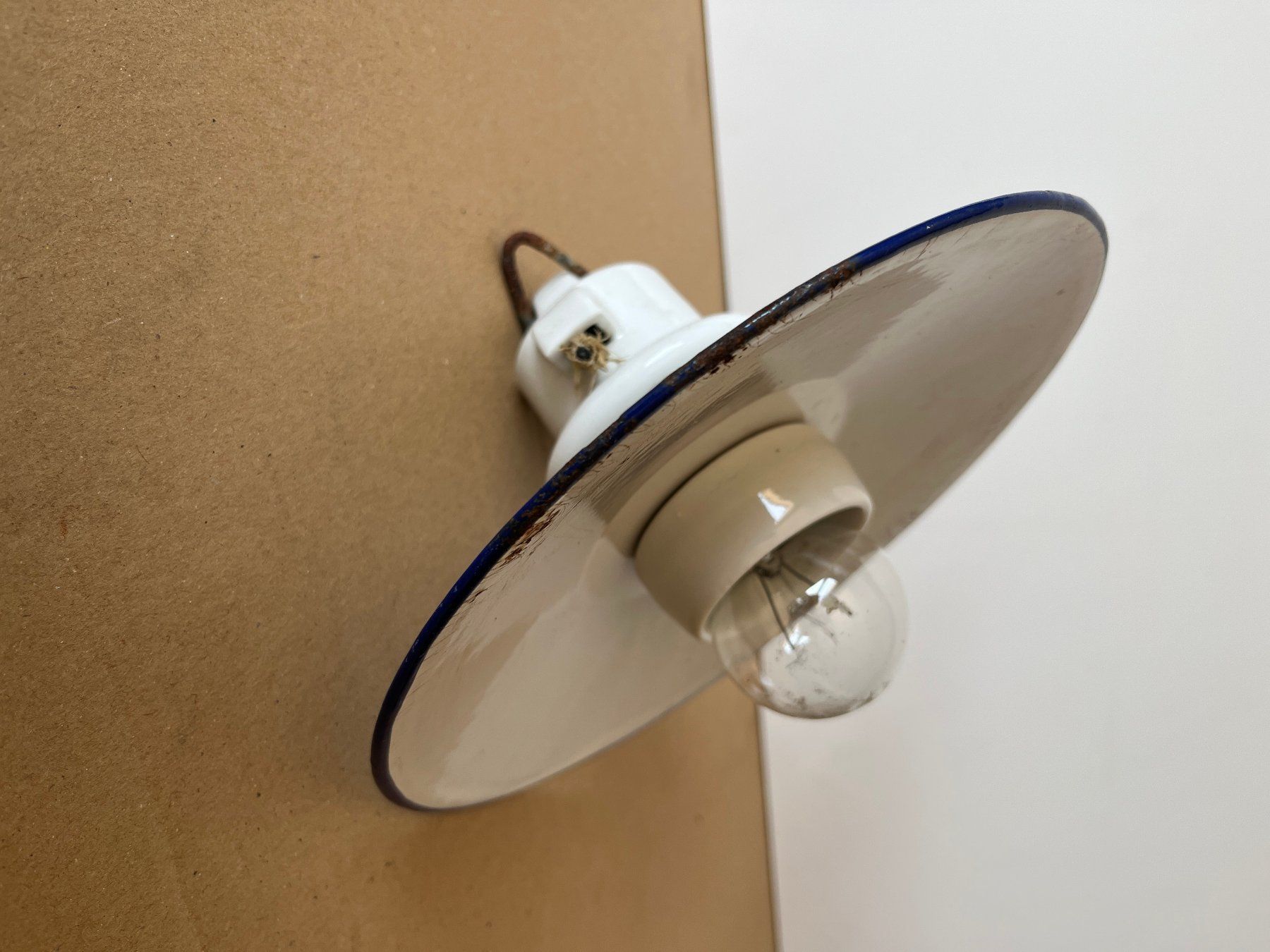 Lampen: Kellerlampe Stalllampe emailliert vintage E – Gebraucht aus Unterkulm von esco 3