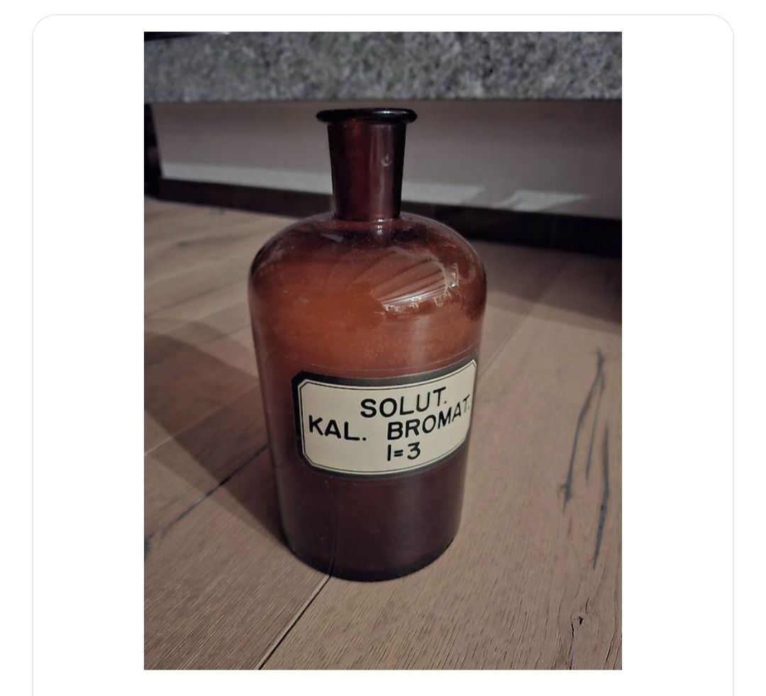 Bottiglie: antike medizin flasche – Usato da Brienz BE venduto da Zwiback20