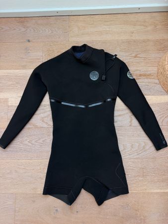 Wetsuit Rip Curl shorty 2/2mm, size 10